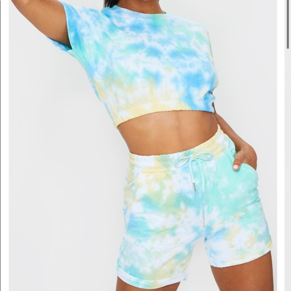 Pretty little thing tie dye set